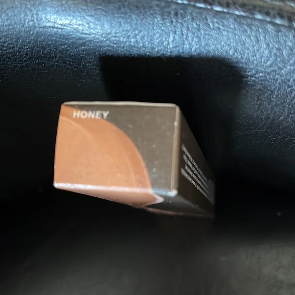 New Becca Ultimate Coverage concealer Honey